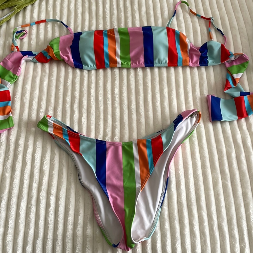 Swim set- Top (M) and Bottom (L) - Picture 2 of 5